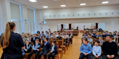Полицейские встретились с великолукскими школьниками - 2026-03-19 10:05:00 - 1