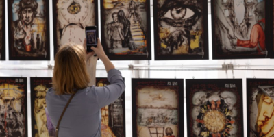 В рамках нового проекта псковичам представили выставку и спектакль - 2026-03-24 08:35:00 - 1