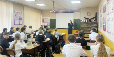 Великолукским лицеистам напомнили требования дорожной безопасности - 2026-04-15 10:05:00 - 1