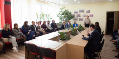 Родителей выпускников написали ЕГЭ по русскому языку - 2026-04-19 20:05:00 - 1