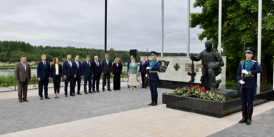 Сенаторы почтили память защитников Отечества в Выбутах - 2026-06-10 13:35:00 - 1