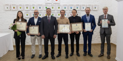 Артистам и работникам Псковского театра вручили награды - 2026-07-27 10:35:00 - 1