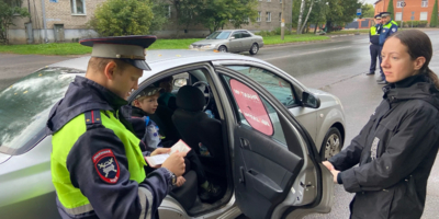 Дорожные полицейские провели в Великих Луках акцию «Безопасный путь в школу» - 2026-09-03 14:05:00 - 1