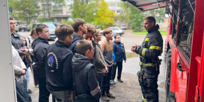 Великолукские школьники побывали в пожарной части - 2026-09-14 17:35:00 - 1