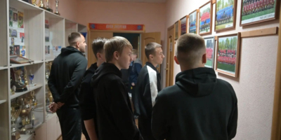 Великолукские футболисты провели экскурсию для воспитанников центра помощи детям - 2026-09-18 12:35:00 - 1