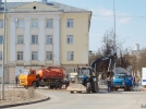 Провал в земле на перекрестке Ленина-Дьяконова пытаются заделать - 2023-04-11 16:38:00 - 9