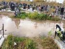 На кладбище в Великих Луках несколько лет могилы заливает водой - 2023-11-07 12:35:00 - 12