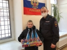 В Великих Луках продолжается акция «Полицейский Дед Мороз» - 2021-12-30 17:35:00 - 4