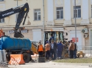 Провал в земле на перекрестке Ленина-Дьяконова пытаются заделать - 2023-04-11 16:38:00 - 10