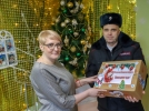 Псковские полицейские приняли участие в акции «Новогоднее чудо» - 2023-12-24 13:05:00 - 3