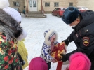 Ежегодная акция «Полицейский Дед Мороз» началась в Великих Луках - 2021-12-27 16:35:00 - 5