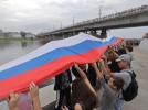 В День флага России псковичи развернули двухкилометровый триколор - 2022-08-23 10:35:00 - 3