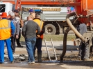 Провал в земле на перекрестке Ленина-Дьяконова пытаются заделать - 2023-04-11 16:38:00 - 6