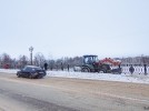 На центральном мосту Великих Лук расчищают снег - 2021-12-06 10:30:00 - 7