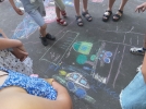 Юные великолучане рисовали на асфальте «Лето без ДТП» - 2023-06-22 14:05:00 - 6