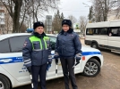 Сотрудницы полиции поздравили великолукских водителей с наступающим праздником - 2024-02-20 13:35:00 - 4