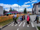 Маленькие великолучане учились переходить проезжую часть - 2022-06-23 09:35:00 - 7