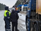 Дорожные полицейские Псковской области проверили грузовой транспорт - 2023-12-22 16:35:00 - 6