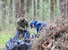 Губернатор вместе с псковичами расчистил от мусора лесопарковую зону - 2023-05-04 08:35:00 - 4