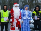 Дед Мороз и Снегурочка пожелали псковичам безопасных дорог - 2024-12-26 16:35:00 - 3