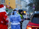 Дед Мороз и Снегурочка пожелали псковичам безопасных дорог - 2024-12-26 16:35:00 - 15
