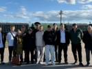 Броши из Георгиевских лент вручили великолучанам транспортные полицейские - 2025-05-07 10:35:00 - 5