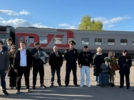 Броши из Георгиевских лент вручили великолучанам транспортные полицейские - 2025-05-07 10:35:00 - 6