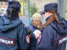 Псковские полицейские поддержали Всероссийскую акцию «Георгиевская ленточка» - 2025-05-06 09:35:00 - 6