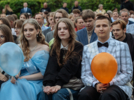 Выпускники Великих Лук отмечают свой праздник - 2025-06-28 21:47:00 - 19