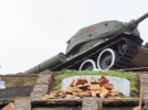 Лестницу к танку Т-34 ремонтируют в Великих Луках - 2025-10-09 11:42:00 - 8
