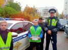 Профилактическую акцию провели сотрудники Госавтоинспекции в Великих Луках - 2025-10-17 11:35:00 - 4