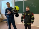 Пожарный рассказал о своей работе великолукским школьникам - 2025-11-10 15:05:00 - 3