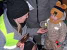 В Дно прошел родительский дорожный патруль с Дедом Морозом - 2025-11-23 14:05:00 - 8