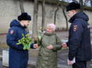 Полицейские поздравили псковичек с наступающим 8 Марта - 2026-03-06 15:35:00 - 8