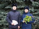 Полицейские поздравили псковичек с наступающим 8 Марта - 2026-03-06 15:35:00 - 3