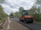 На дороге Гривки – Новодети в Дновском районе укладывают асфальт - 2026-05-15 17:05:00 - 5
