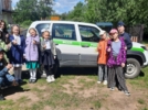 Сотрудники судебных приставов поздравили детей с началом лета - 2026-06-03 11:35:00 - 4