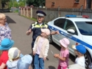 Дорожные полицейские Великих Лук пришли в гости к воспитанникам детского сада - 2026-07-28 17:35:00 - 7