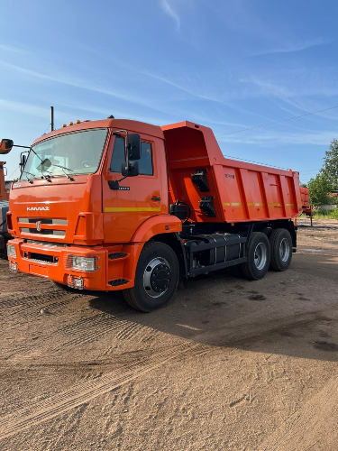 Автопарк великолукского «Спецавтохозяйства» пополнился новой техникой - 2023-06-14 14:05:00 - 3