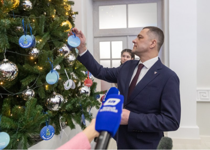 Михаил Ведерников исполнит три новогодних желания маленьких псковичей - 2023-12-25 17:05:00 - 2
