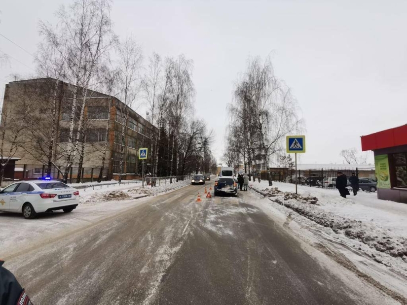 Жительница Новосокольников сбила великолучанина на переходе - 2022-12-06 12:05:00 - 2