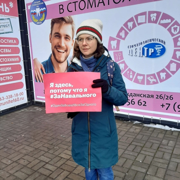 В Великих Луках прошел несогласованный митинг и одиночные пикеты - 2021-01-23 17:00:00 - 11