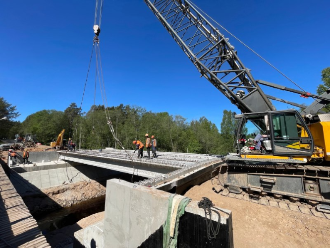 Продолжается ремонт моста через реку Черная в Плюсском районе - 2024-05-31 14:05:00 - 2