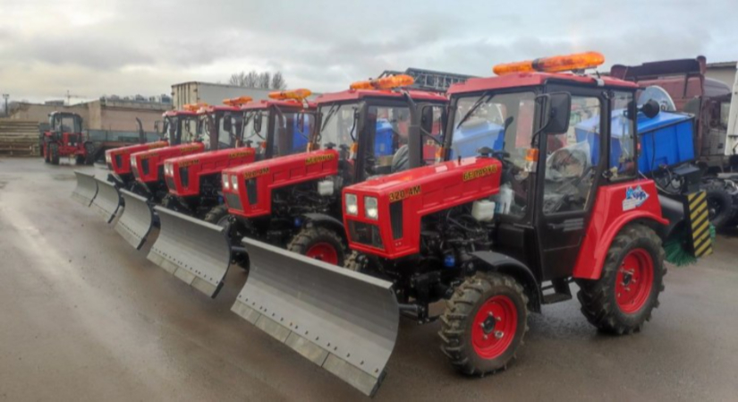 Новая спецтехника работает на дорогах Псковской области - 2025-12-30 09:35:00 - 2