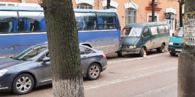В Великих Луках «ГАЗель» въехала в автобус - 2021-04-15 16:25:42 - 2