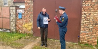 Сотрудники МЧС провели рейд в Великих Луках - 2022-10-24 08:35:00 - 2