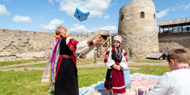 Съемочная группа телеканала «Россия 1» посетила Изборский музей - 2023-06-06 09:35:00 - 2