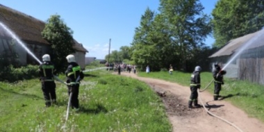 На острове им. Залита прошли учения для членов добровольных пожарных дружин - 2021-06-04 11:36:00 - 2
