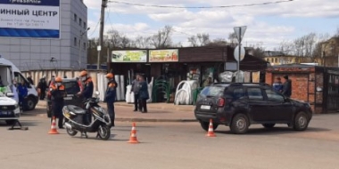 Возле путепровода в Великих Луках сбили водителя скутера - 2022-04-28 12:37:00 - 2