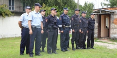 В Пскове полицейские соревновались в прохождении полосы препятствий и стрельбе - 2022-08-17 20:05:00 - 2